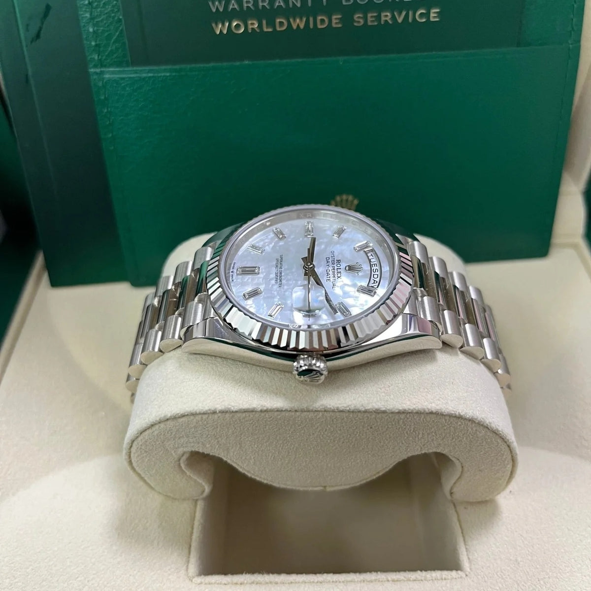 【1:1 Super Clone】  Day-Date "President" 40mm White Gold Mother of Pearl Diamond Baguette Dial - 228239