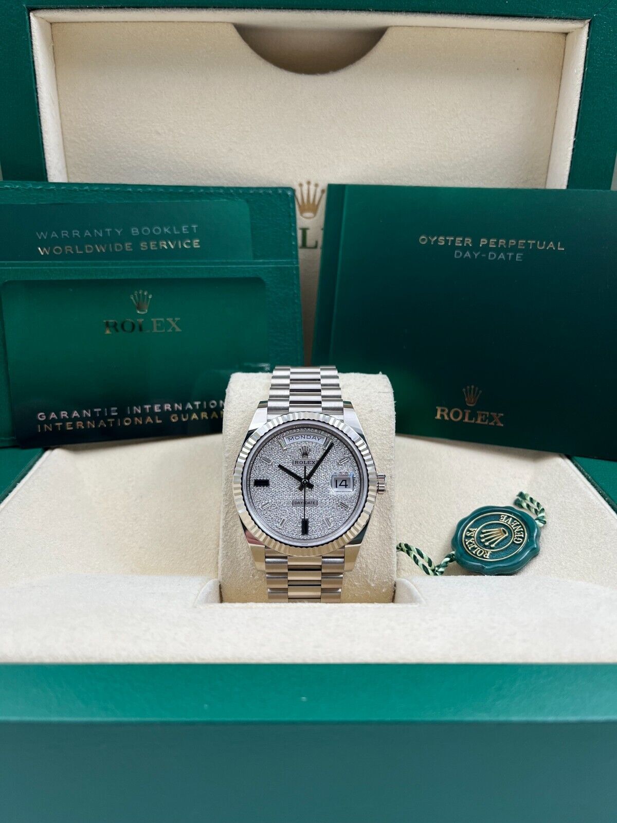 【1:1 Super Clone】  Day-Date 228236-0009 Diamonds & Sapphires Dial