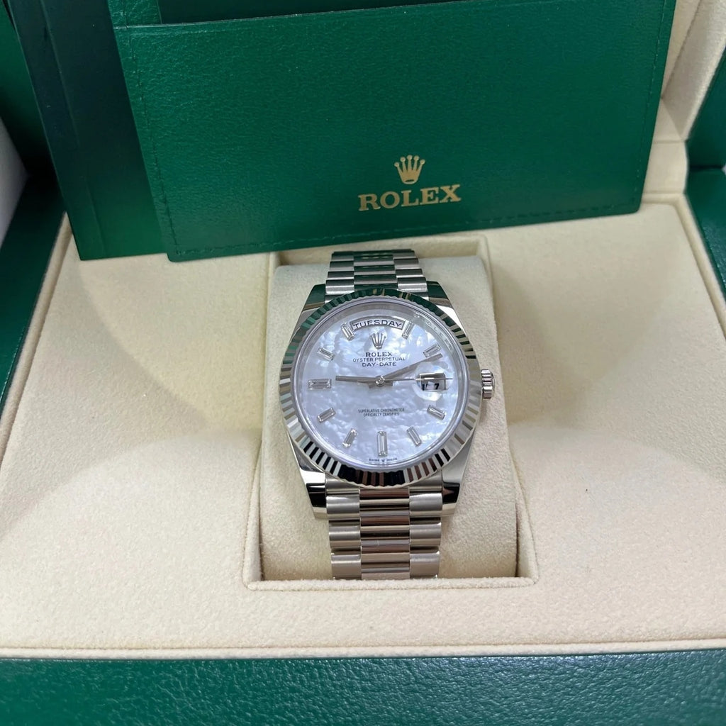 【1:1 Super Clone】  Day-Date "President" 40mm White Gold Mother of Pearl Diamond Baguette Dial - 228239