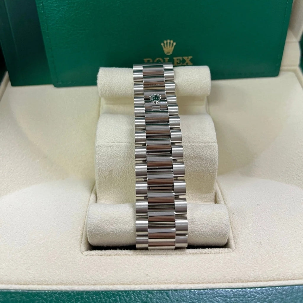 【1:1 Super Clone】  Day-Date 228236-0026 Mother Of Pearl Diamonds Dial