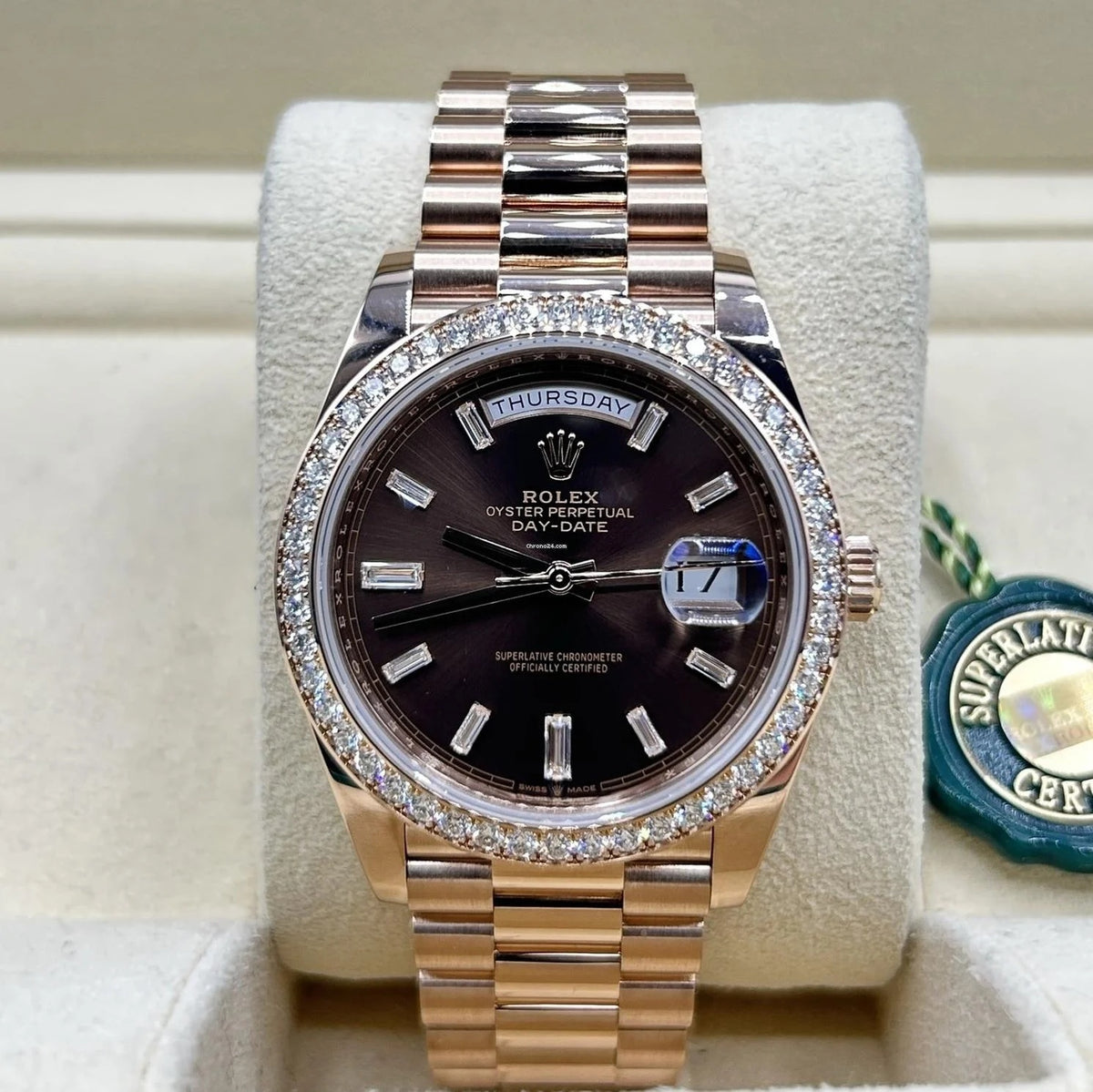 【1:1 Super Clone】  Day-Date 40mm Chocolate Baguette Diamond Dial Diamond Bezel Dial Watch 228345RBR