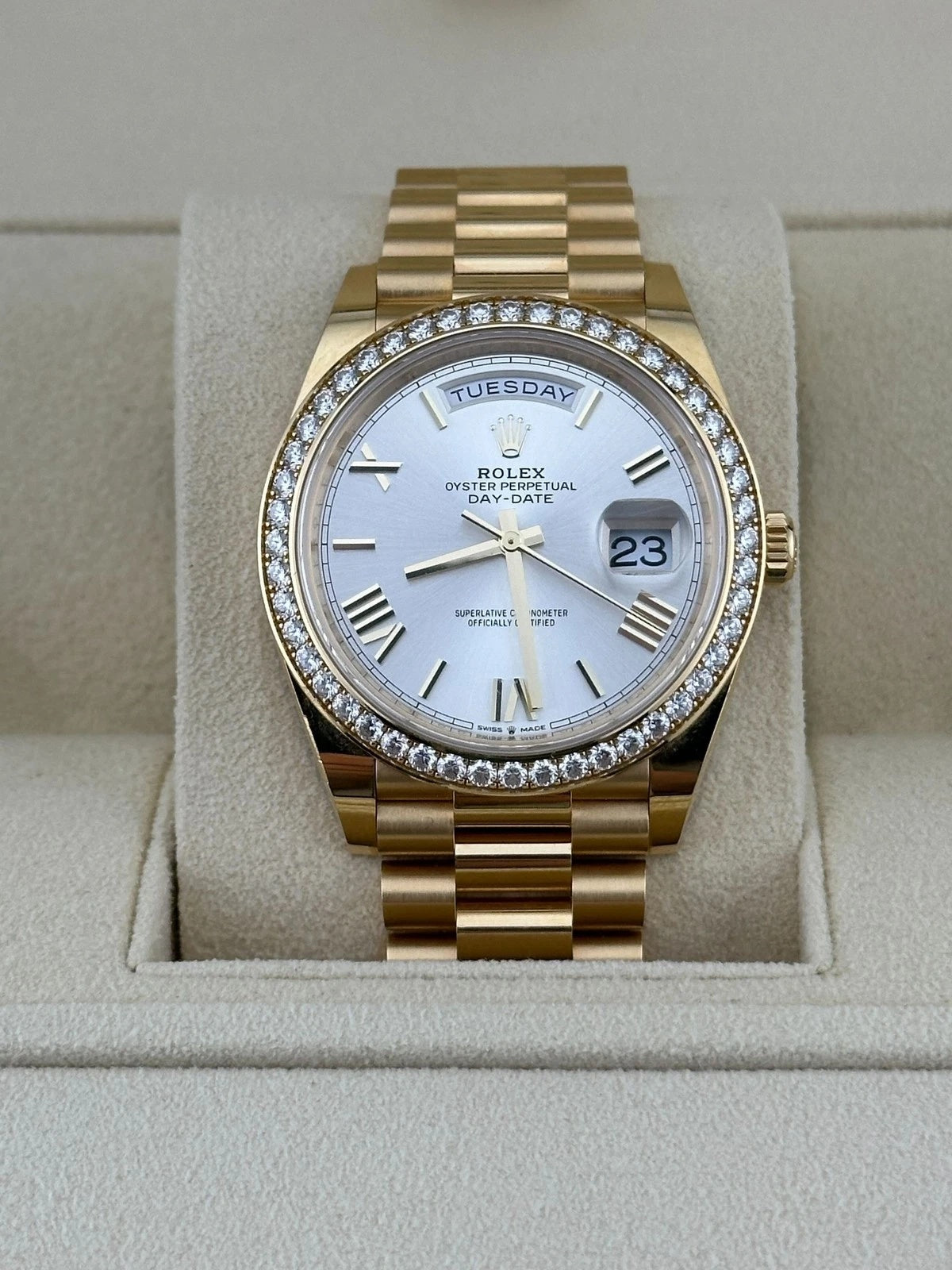 【1:1 Super Clone】 Day-Date 40mm Silver Roman Dial and Diamond Bezel Yellow Gold President Bracelet 228348RBR-0007