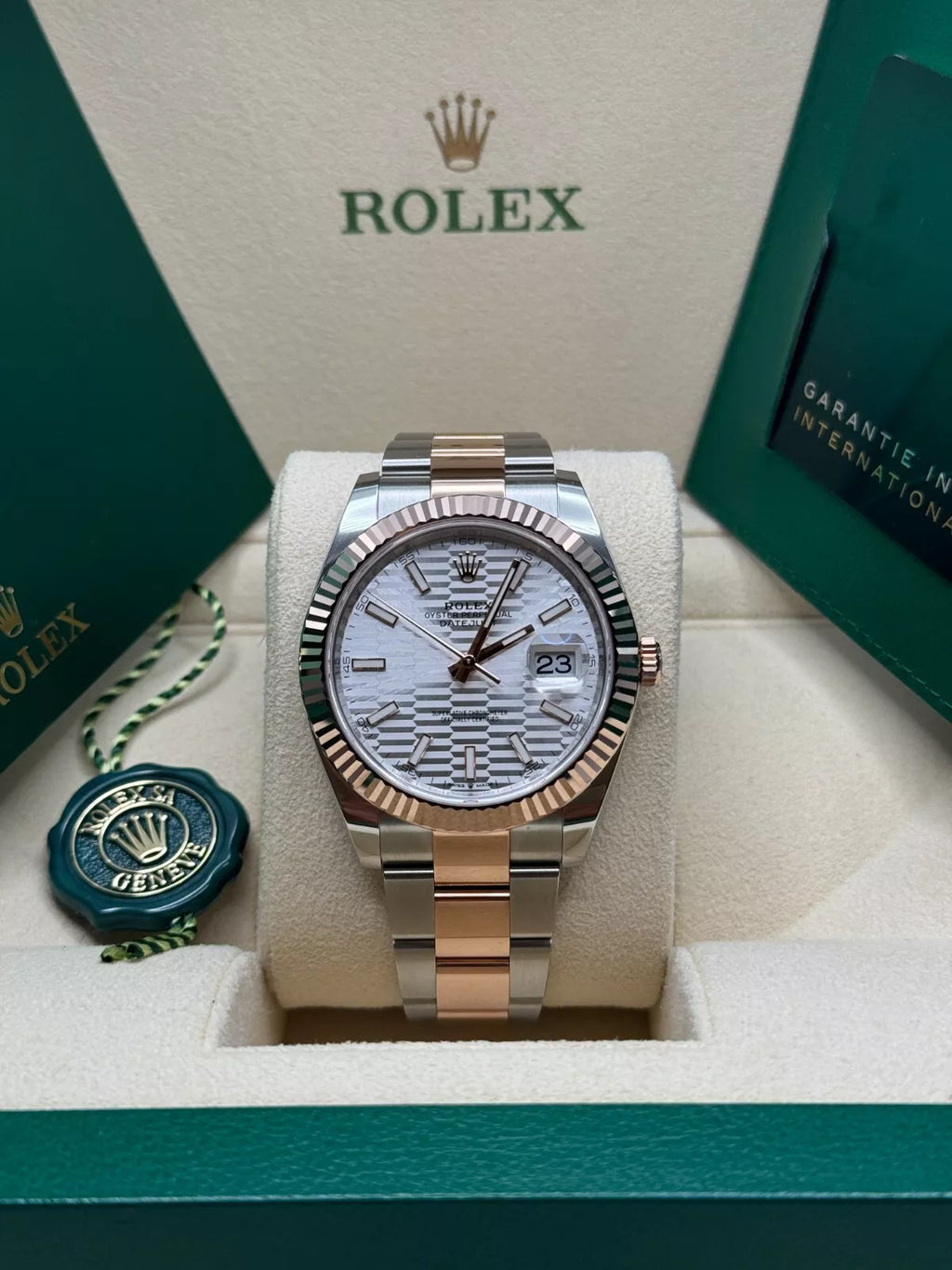 【1:1 Super Clone】 Datejust 41mm 126331 Silver Fluted Motif Dial Two Tone Stainless Steel & 18K Rose Gold Jubilee Bracelet Men's Watch