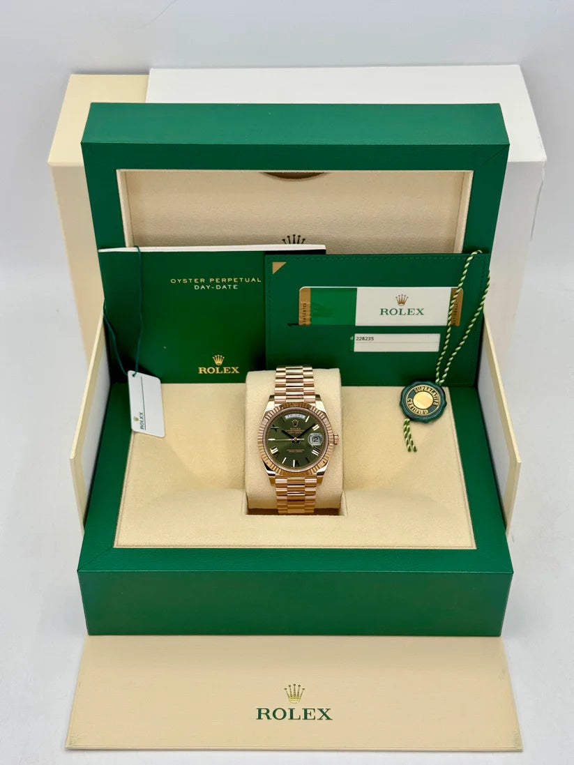 【1:1 Super Clone】  Day-Date "President" 40mm Everose Gold Olive Green Roman Dial - 228235