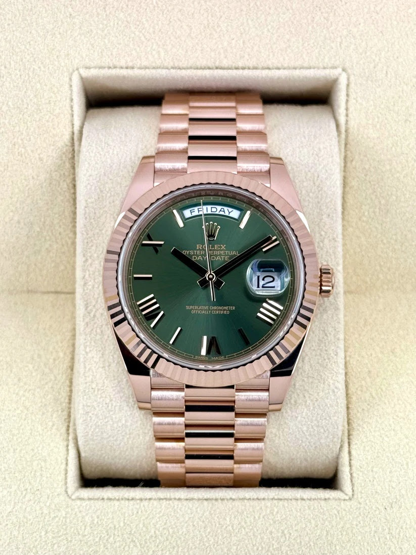 【1:1 Super Clone】  Day-Date "President" 40mm Everose Gold Olive Green Roman Dial - 228235