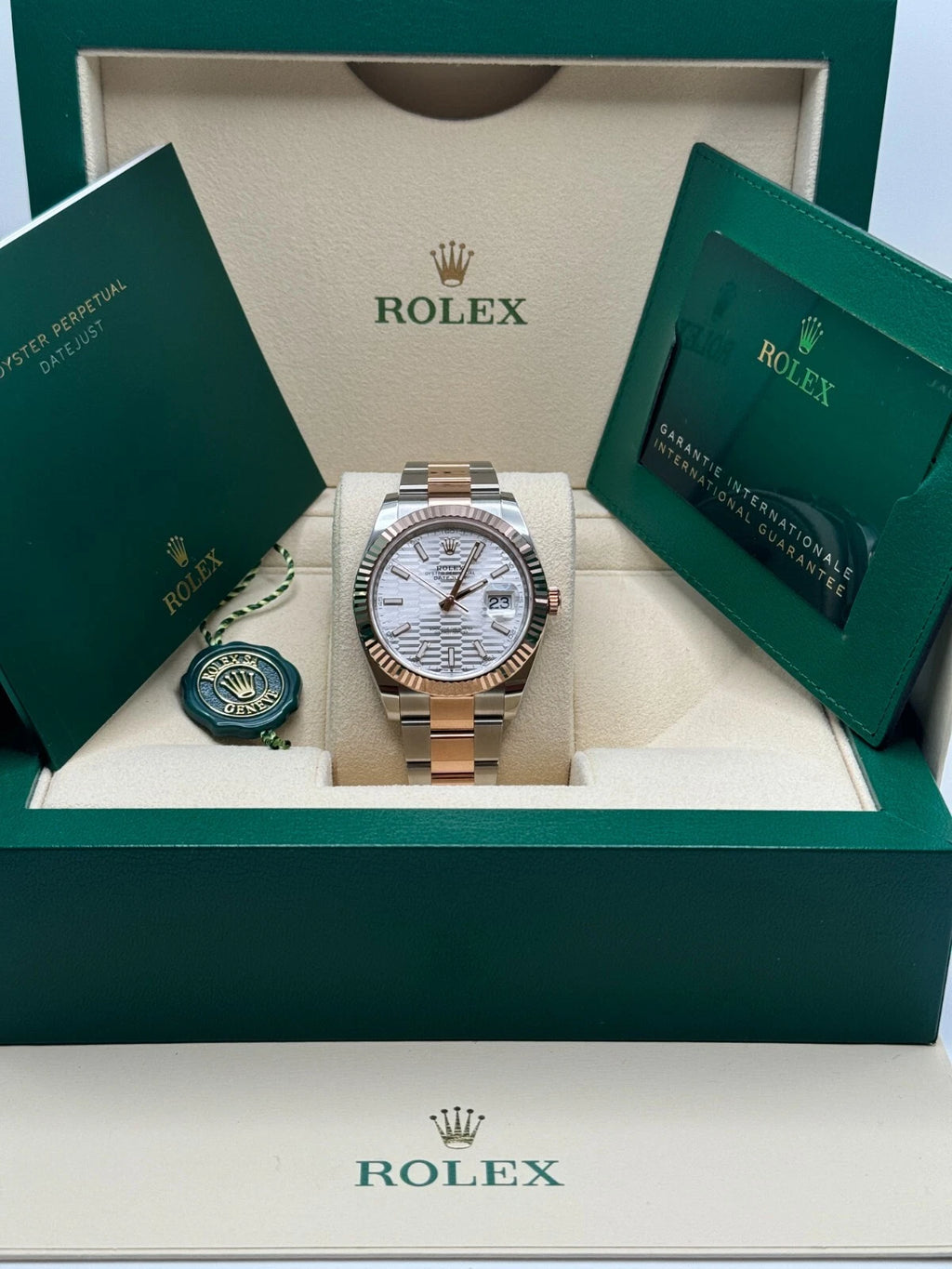 【1:1 Super Clone】 Datejust 41mm 126331 Silver Fluted Motif Dial Two Tone Stainless Steel & 18K Rose Gold Jubilee Bracelet Men's Watch