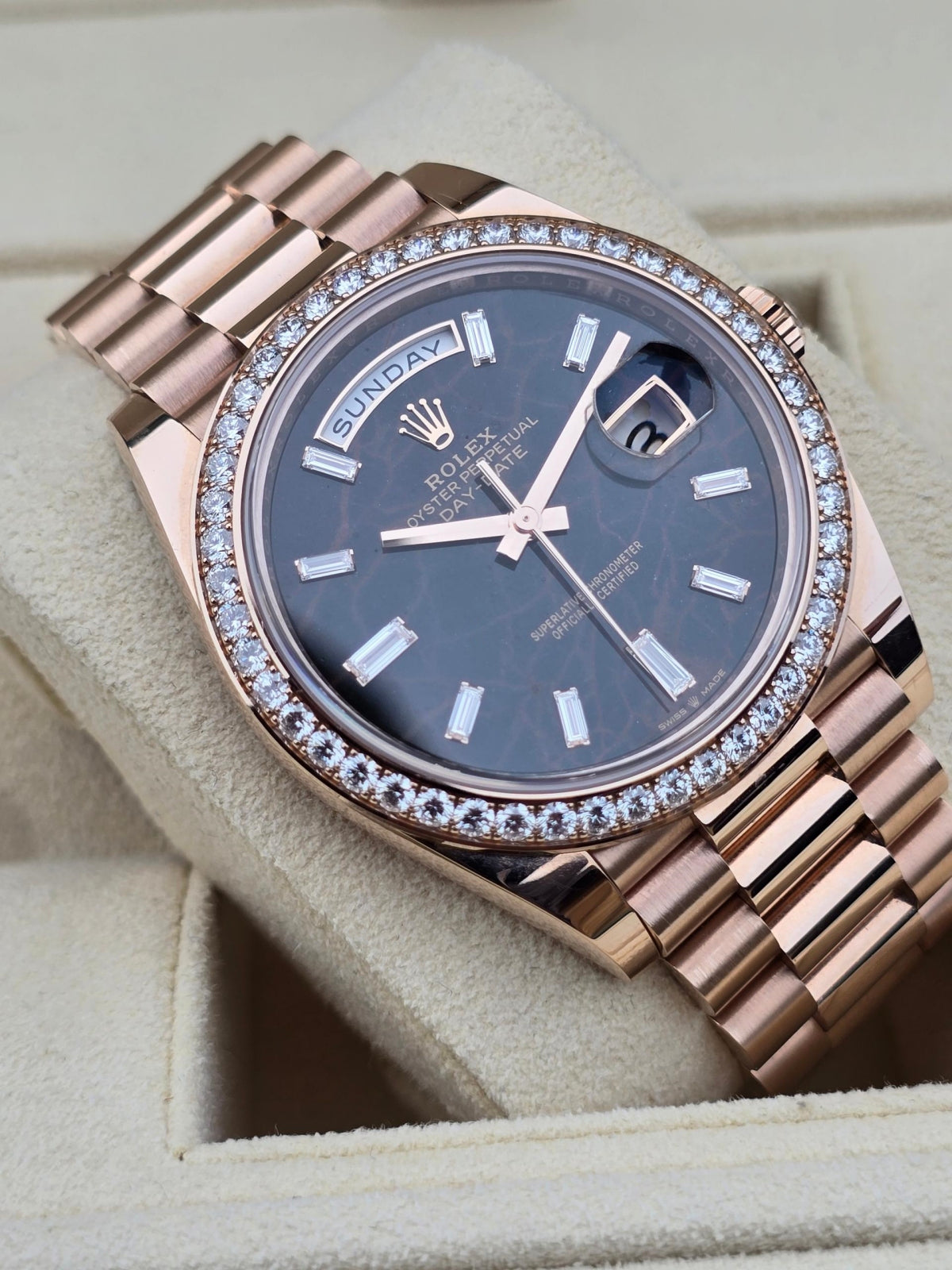 【1:1 Super Clone】  Day-Date 40mm Eisenkiesel / Diamonds Dial 228345rbr-0016