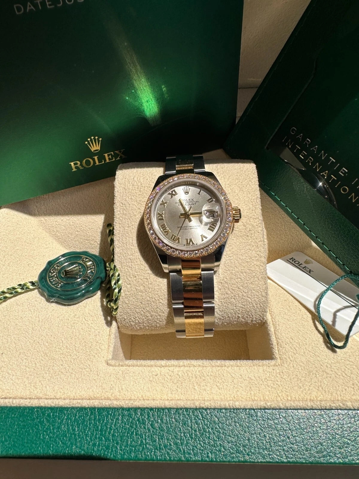 【1:1 Super Clone】 Lady-Datejust 28mm 279383RBR Silver Roman Dial Yellow Rolesor Oyster Bracelet