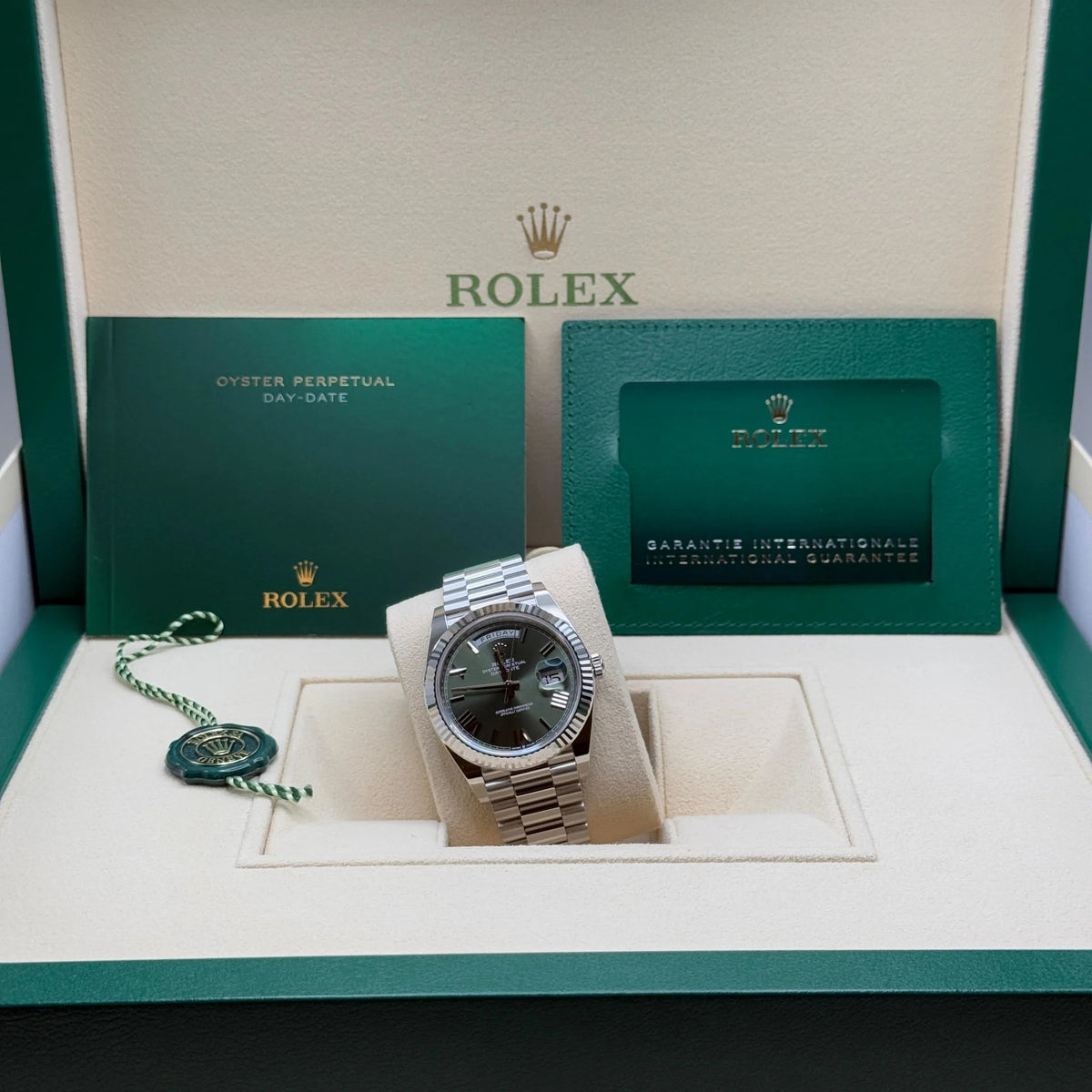 【1:1 Super Clone】  Day-Date "President" 40mm Platinum Green Olive Roman Dial - 228236
