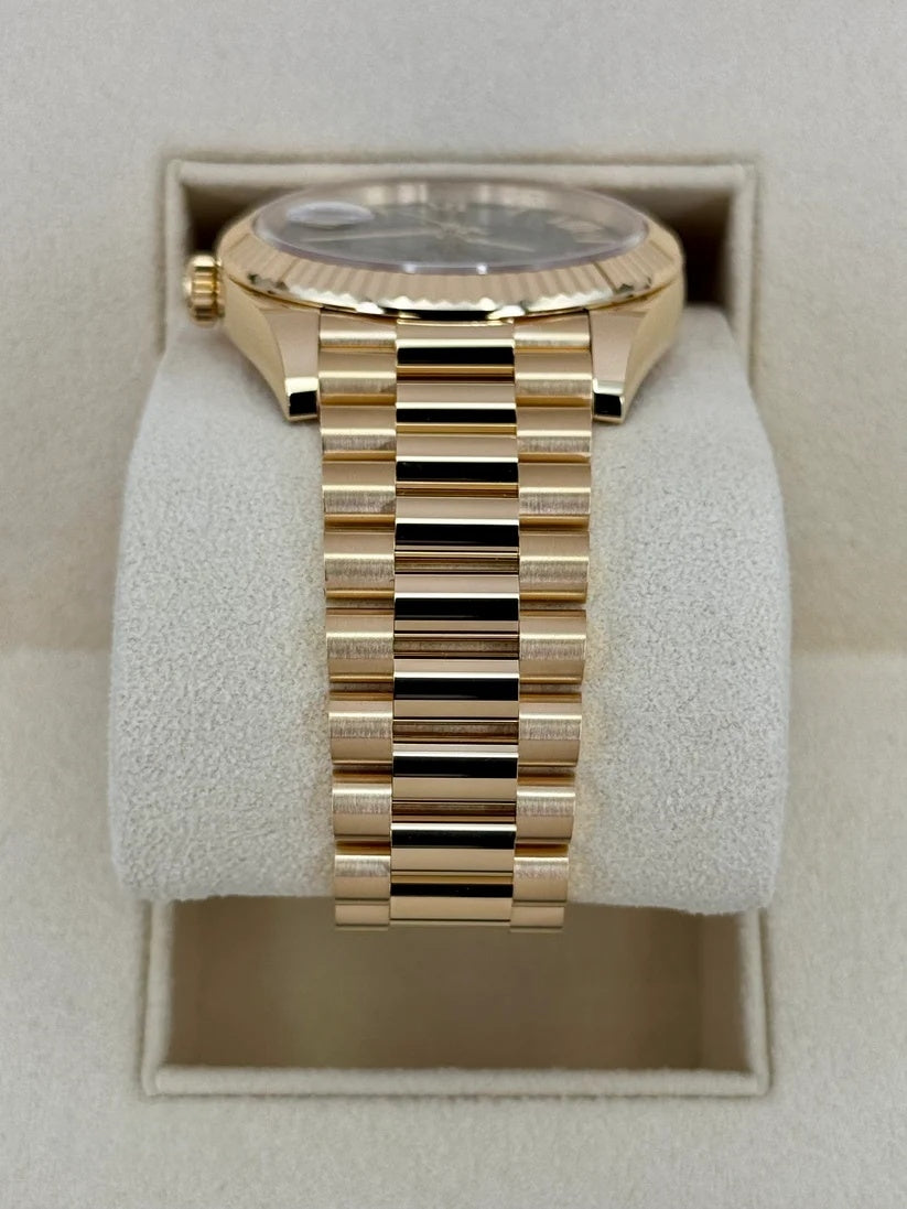 【1:1 Super Clone】  Yellow Gold President Day Date 40mm Green Roman Ombre Dial - 228238
