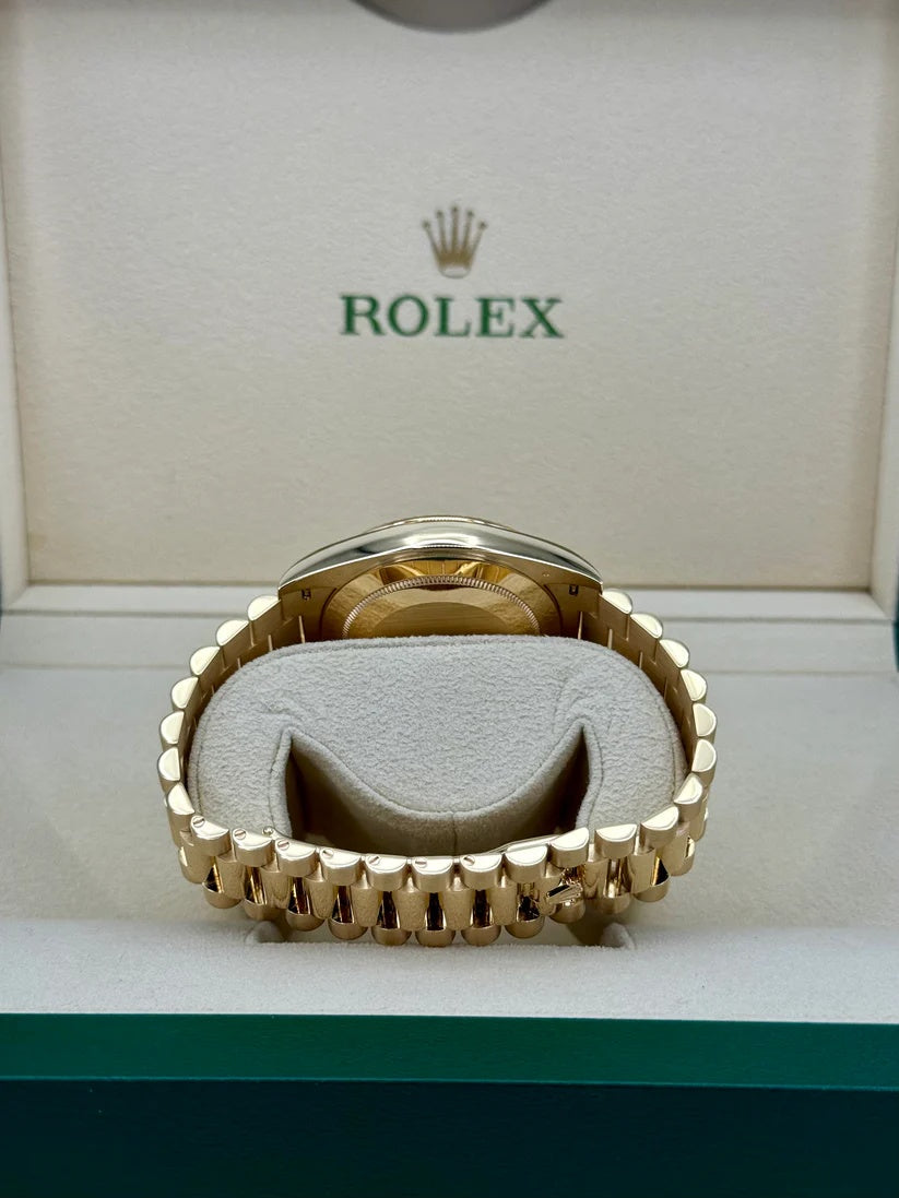 【1:1 Super Clone】  Day-Date "President" 40mm Yellow Gold Champagne Diamond Baguette Dial - 228238