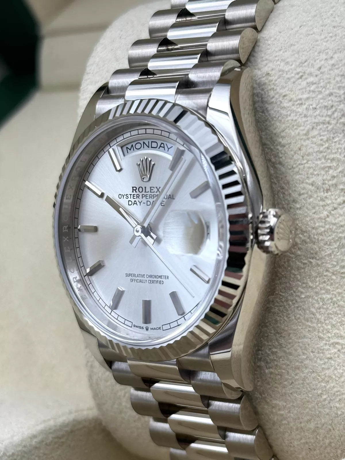 【1:1 Super Clone】  Day-Date "President" 40mm White Gold Silver Diamond Baguette Dial - 228239