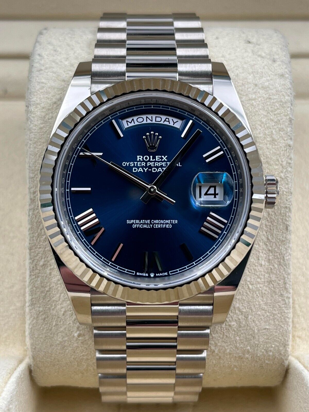 【1:1 Super Clone】  Day-Date "President" 40mm White Gold Blue Roman Dial - 228239