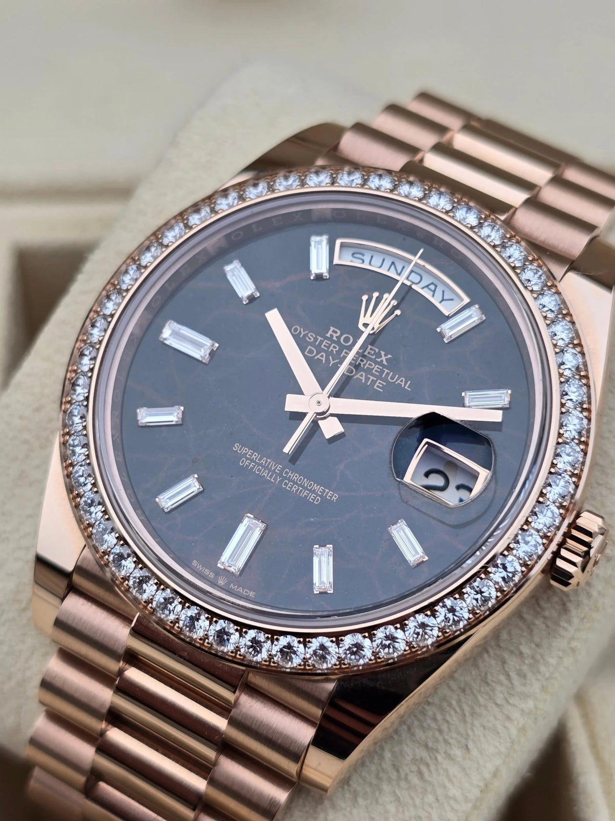 【1:1 Super Clone】  Day-Date 40mm Eisenkiesel / Diamonds Dial 228345rbr-0016