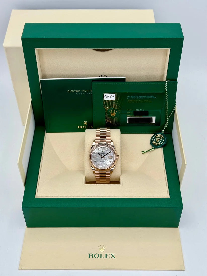 【1:1 Super Clone】 Day-Date "President" 40mm Everose Gold Mother of Pearl Diamond Baguette Dial - 228235