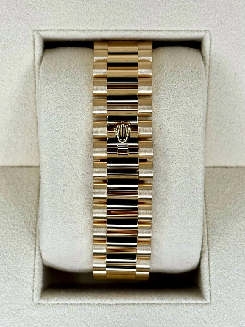 【1:1 Super Clone】  Day-Date "President" 40mm Yellow Gold Champagne Diamond Baguette Dial - 228238