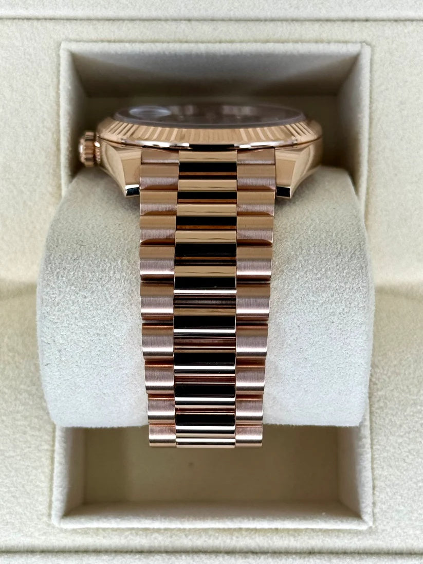 【1:1 Super Clone】  Day-Date "President" 40mm Everose Gold Chocolate Diamond Baguette Dial - 228235