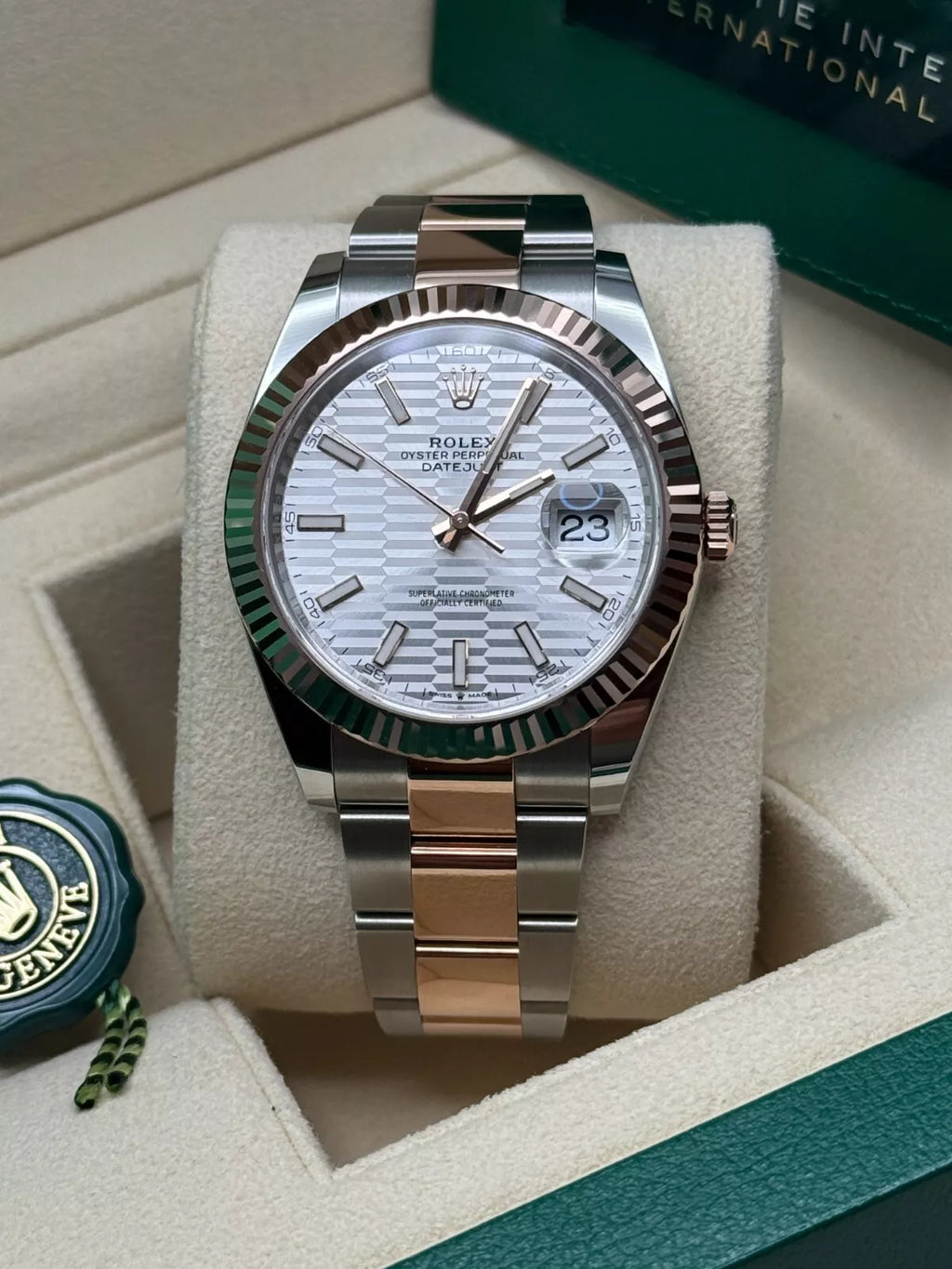 【1:1 Super Clone】 Datejust 41mm 126331 Silver Fluted Motif Dial Two Tone Stainless Steel & 18K Rose Gold Jubilee Bracelet Men's Watch