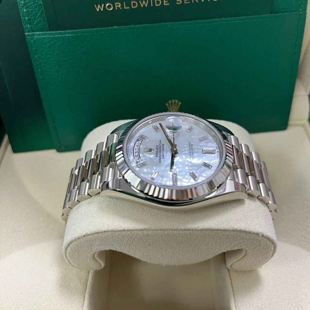 【1:1 Super Clone】  Day-Date "President" 40mm White Gold Mother of Pearl Diamond Baguette Dial - 228239