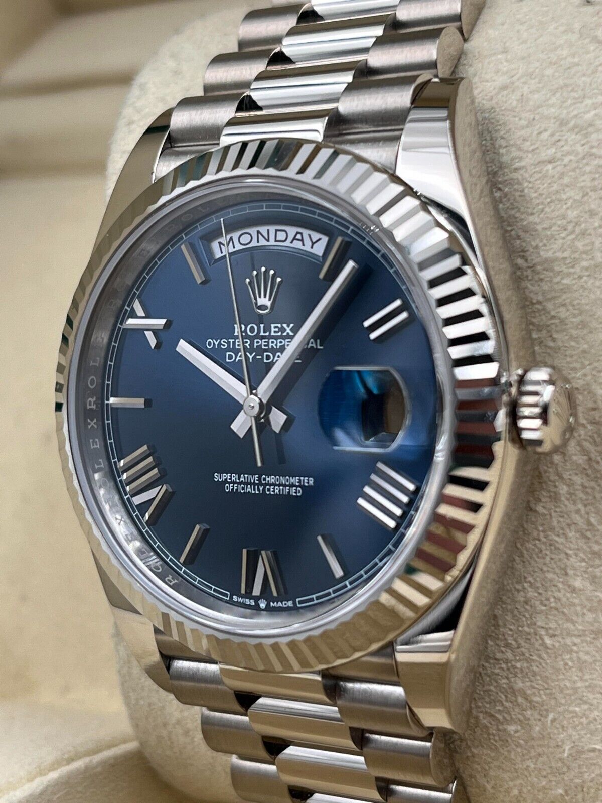 【1:1 Super Clone】  Day-Date "President" 40mm White Gold Blue Roman Dial - 228239