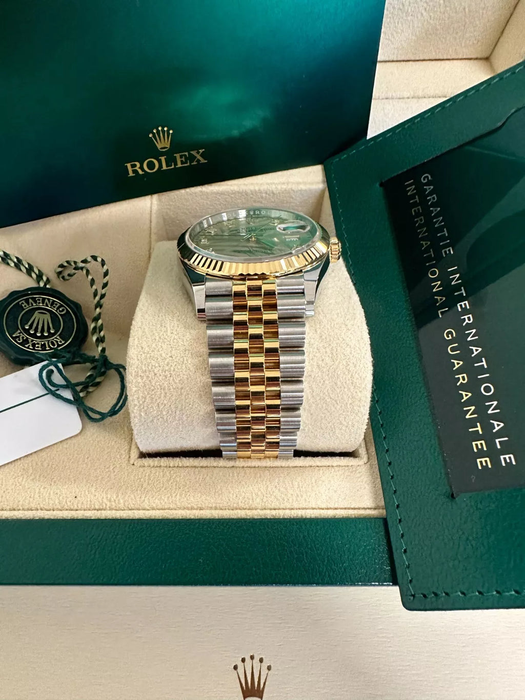 【1:1 Super Clone】  Datejust 36mm 126233 Champagne Palm Motif Diamond Dial and Jubilee Bracelet Watch