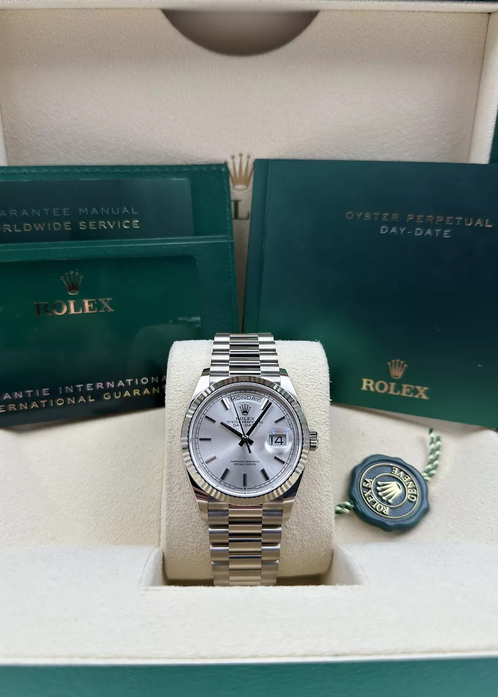 【1:1 Super Clone】  Day-Date "President" 40mm Silver Diamonds Dial  228236-0002