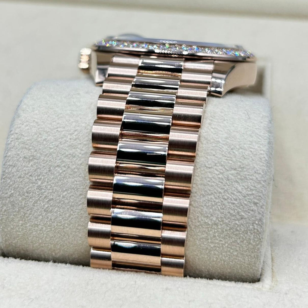 【1:1 Super Clone】  Day-Date 40mm Chocolate Baguette Diamond Dial Diamond Bezel Dial Watch 228345RBR