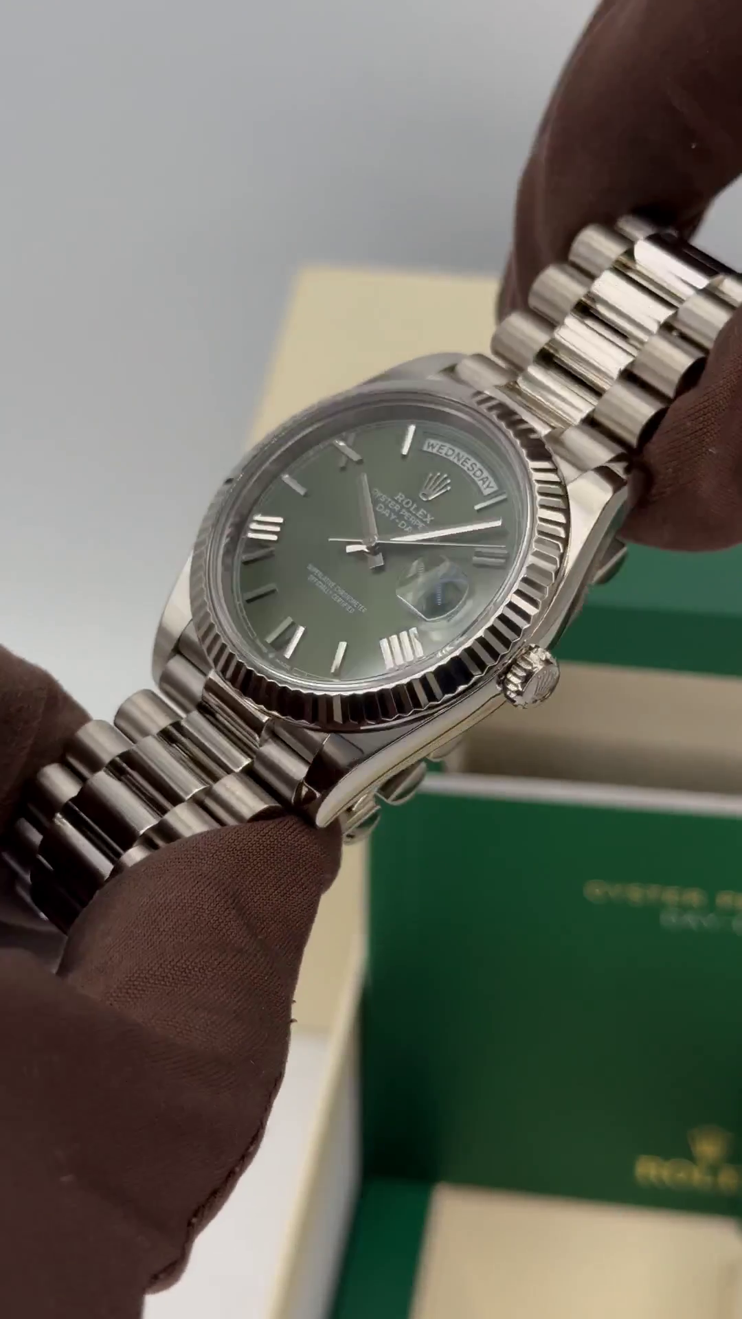 【1:1 Super Clone】  Day-Date "President" 40mm White Gold Green Roman Dial - 228239