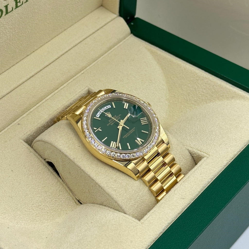 【1:1 Super Clone】  Day-Date "President" 40mm Yellow Gold Green Roman Dial Diamond Bezel - 228348rbr