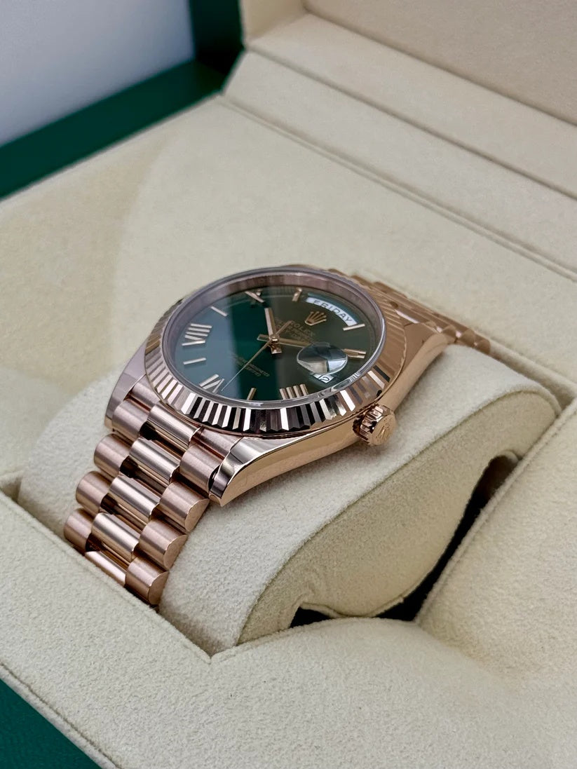 【1:1 Super Clone】  Day-Date "President" 40mm Everose Gold Olive Green Roman Dial - 228235