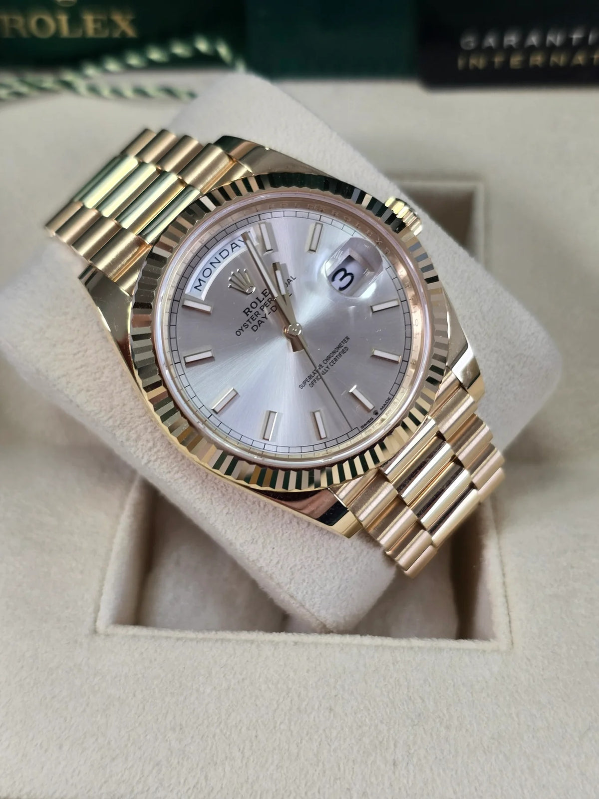 【1:1 Super Clone】  Day-Date "President" 40mm Yellow Gold Silver Index Dial - 228238