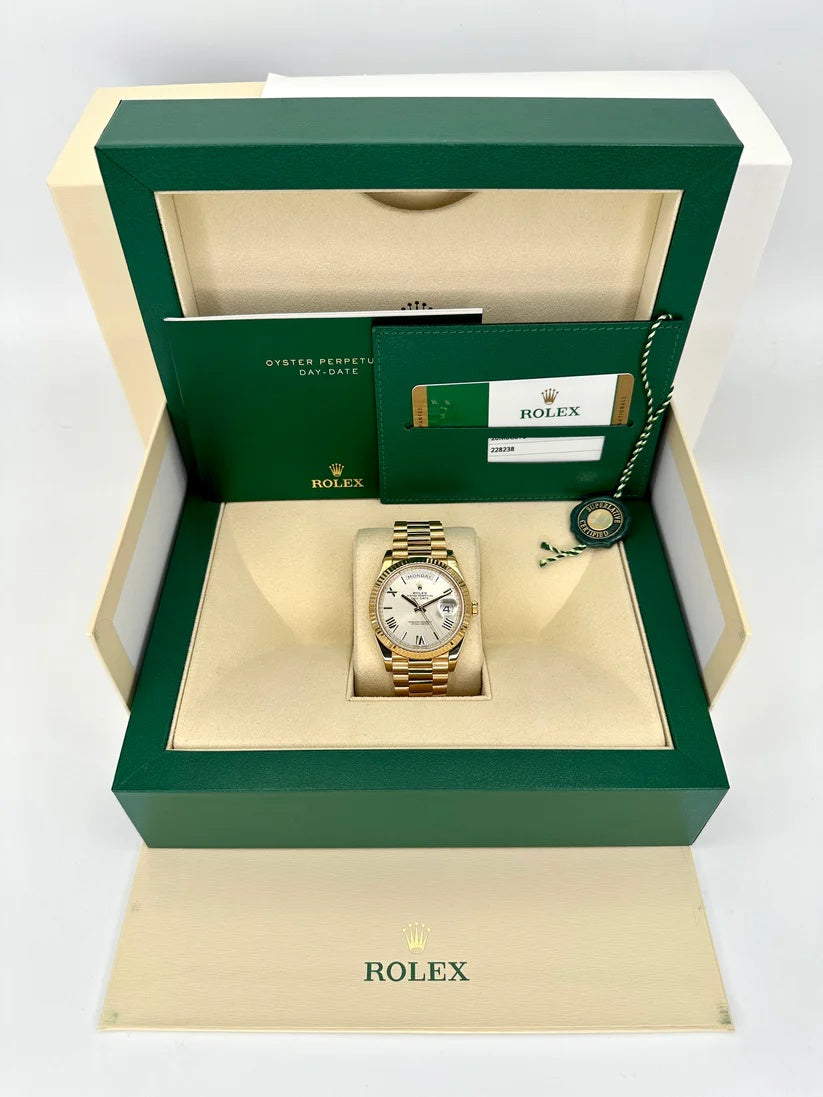 【1:1 Super Clone】  Day-Date "President" 40mm Yellow Gold Silver Roman Dial - 228238