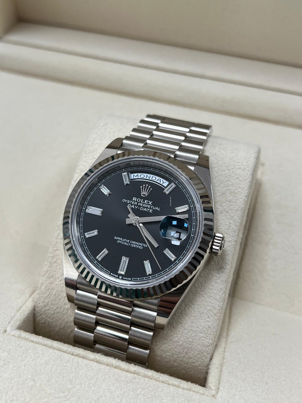 【1:1 Super Clone】  Day-Date "President" 40mm White Gold Black Diamond Baguette Dial - 228239