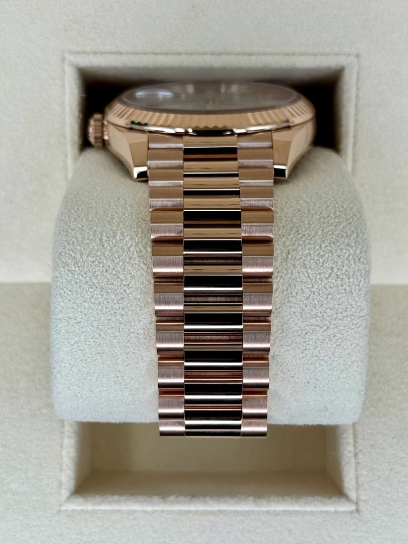 【1:1 Super Clone】 Day-Date "President" 40mm Everose Gold Mother of Pearl Diamond Baguette Dial - 228235
